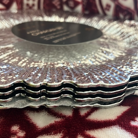 🆕 Silver Charger plate set of 4 - Picture 2 of 3